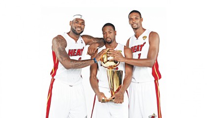 爱游戏平台体验-英超激烈对决，精彩进球、战术调整引发热议，英超经典对决