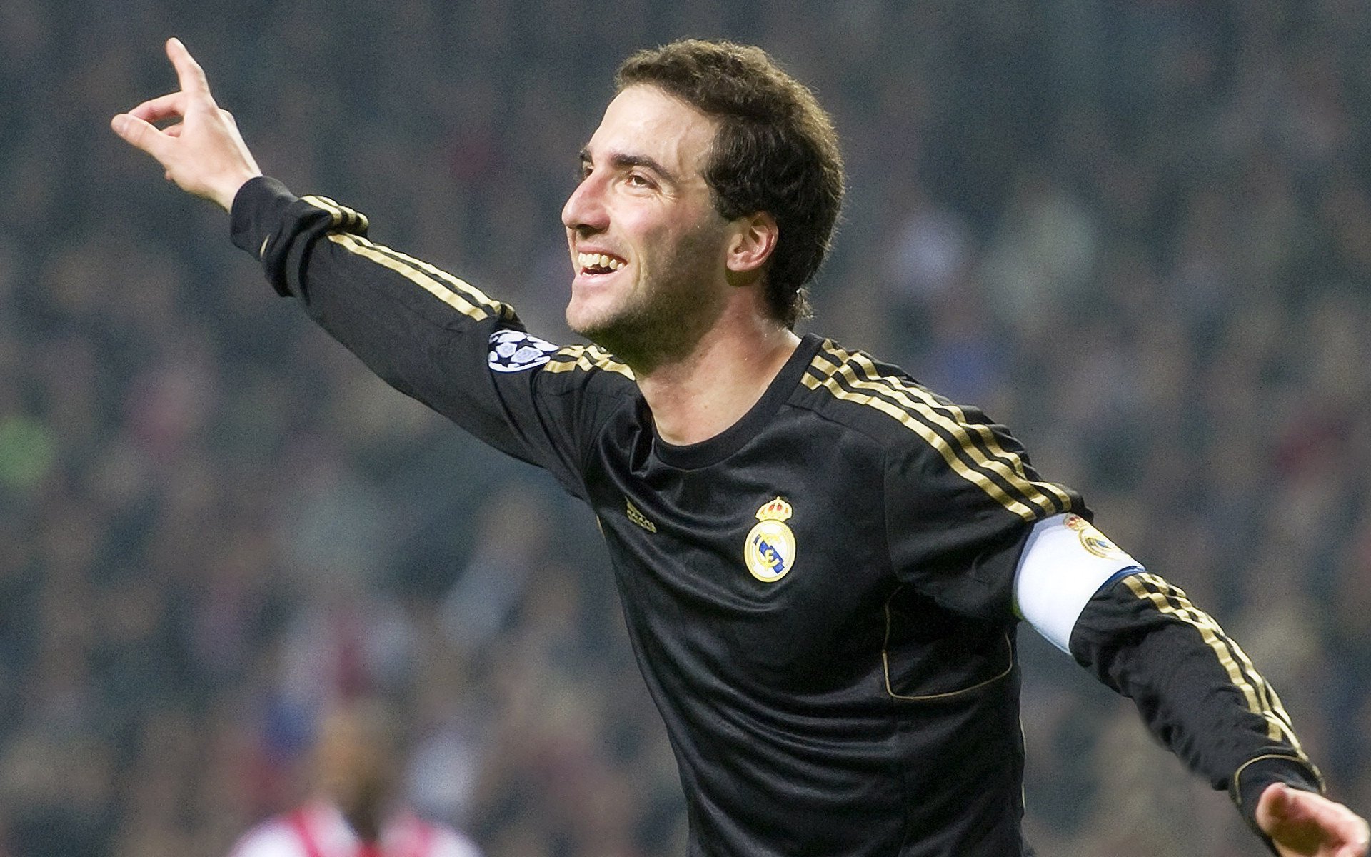 阿贾克斯不畏强敌,力克对手晋级,阿贾克斯厉害不