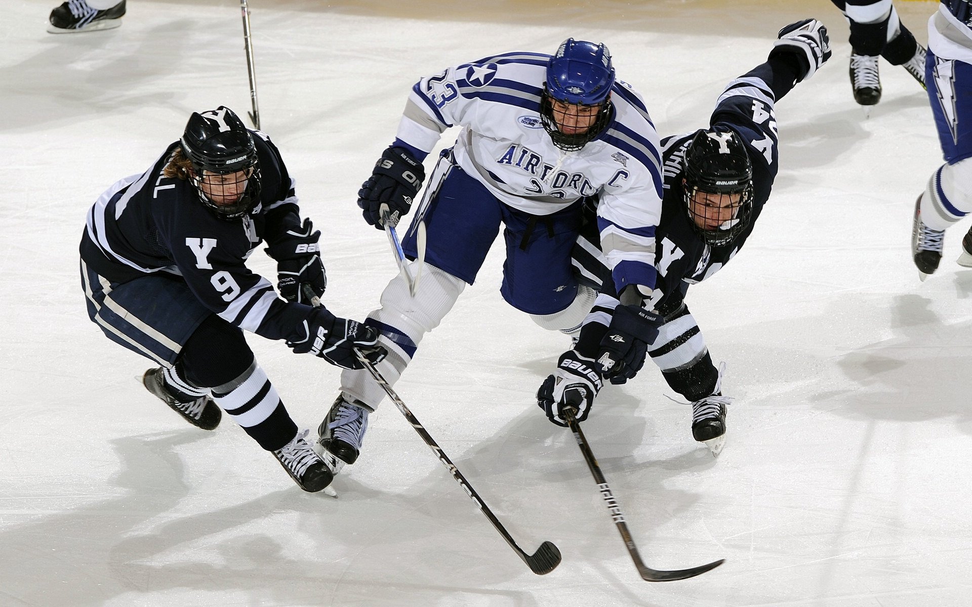 阿贾克斯不畏强敌,力克对手晋级,阿贾克斯实力