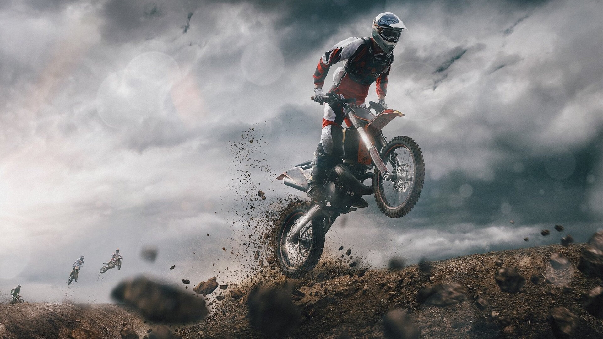 现场氛围：球迷喝彩不断，气氛热烈！，球迷聚会发言