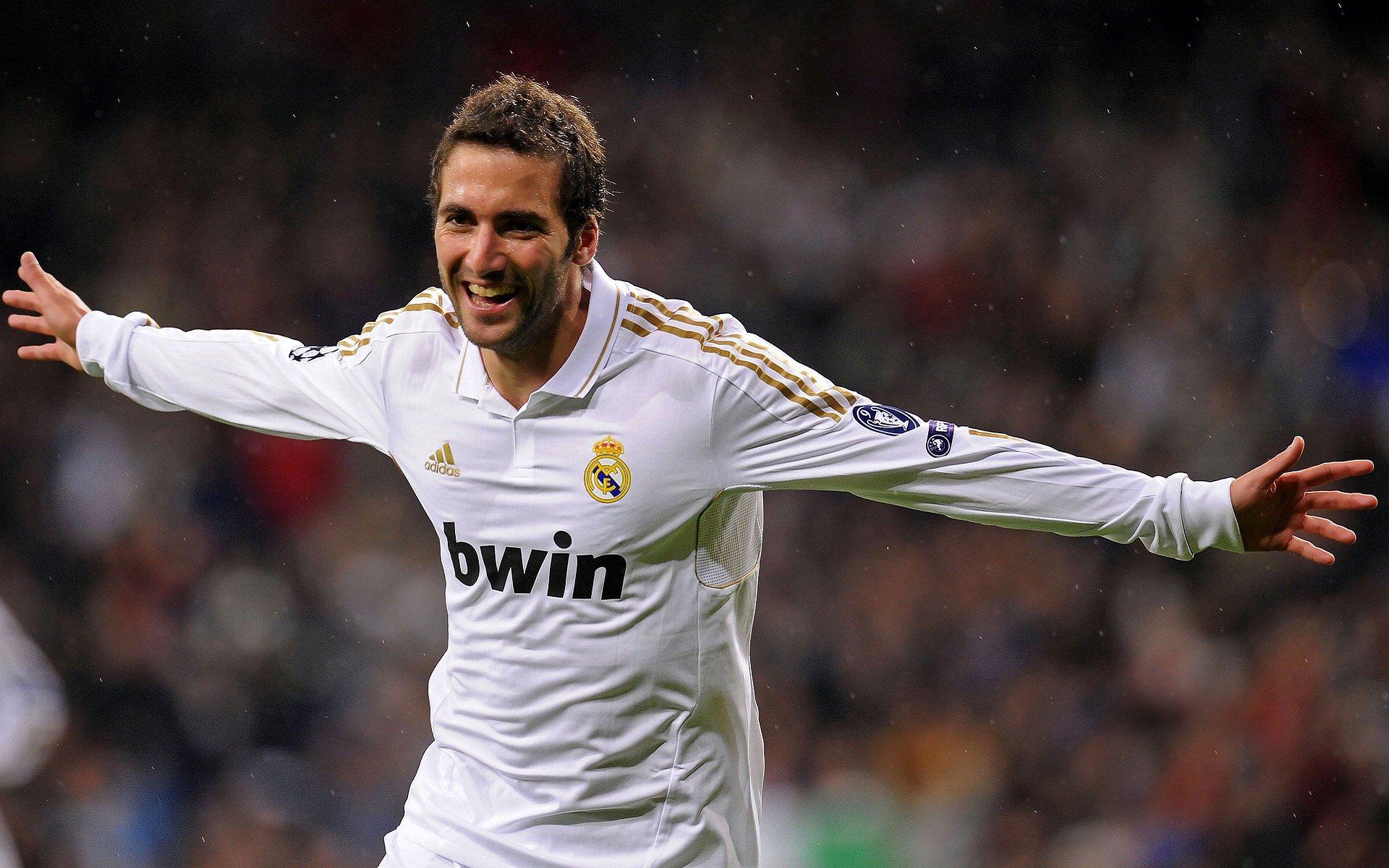 赛场空前激烈：欧冠比赛中的“胶着”时刻，欧冠拍成